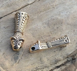 VIKING BEAS HEAD TERMINALS, BRONZE - 2 PIECES - BRONZE HISTORICAL JEWELS{% if kategorie.adresa_nazvy[0] != zbozi.kategorie.nazev %} - JEWELLERY - BRONZE, ZINC{% endif %}