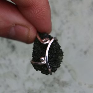 LENA, PENDENTIF EN ARGENT, MOLDAVITE AG 925 - BIJOUX À MOLDAVITES TCHÈQUES{% if kategorie.adresa_nazvy[0] != zbozi.kategorie.nazev %} - BIJOUX EN ARGENT{% endif %}