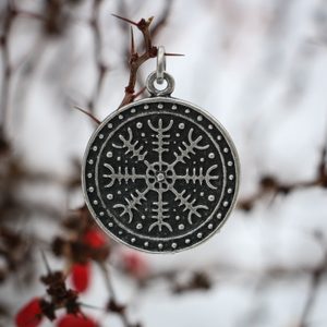 ÆGISHJÁLMUR PENDENTIF ISLANDAIS, ZINC - TOUS LES PENDENTIFS, NOTRE PRODUCTION{% if kategorie.adresa_nazvy[0] != zbozi.kategorie.nazev %} - BIJOUTERIE{% endif %}