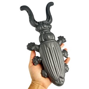 Beetle horn, cast iron shoehorn