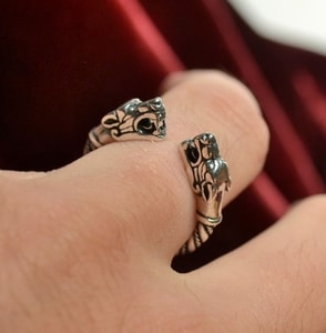 TWO WOLVES - SILVER RING - RINGS{% if kategorie.adresa_nazvy[0] != zbozi.kategorie.nazev %} - SILVER JEWELLERY{% endif %}