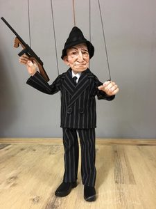 MAFIOSO, MARIONNETTES MARIONETTE - MARIONNETTES{% if kategorie.adresa_nazvy[0] != zbozi.kategorie.nazev %} - BOIS ET SCULPTURES{% endif %}