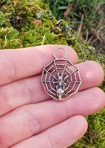 SPIDER IN A NET, PENDANT, BRONZE - BRONZE AND BRASS REPLICAS - JEWELLERY{% if kategorie.adresa_nazvy[0] != zbozi.kategorie.nazev %} - JEWELLERY - BRONZE, ZINC{% endif %}