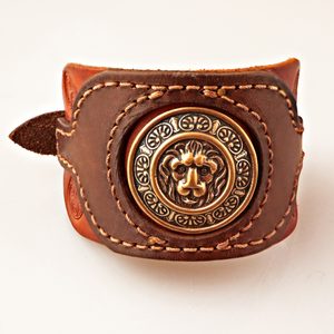 LIONHEART LEARHER BRACELET - WRISTBANDS{% if kategorie.adresa_nazvy[0] != zbozi.kategorie.nazev %} - LEATHER PRODUCTS{% endif %}