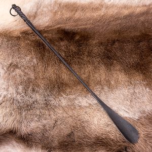 FORGED SHOEHORN - TWISTED - FORGED IRON HOME ACCESSORIES{% if kategorie.adresa_nazvy[0] != zbozi.kategorie.nazev %} - SMITHY WORKS, COINS{% endif %}