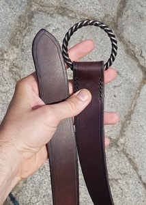 CORENTIN, CEINTURE EN CUIR AVEC BOUCLE FORGÉE - CEINTURES EN CUIR{% if kategorie.adresa_nazvy[0] != zbozi.kategorie.nazev %} - CUIR : PRODUITS ET OUTILS{% endif %}