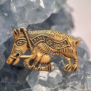 cochon cornemuseur - Broche médiévale en bronze