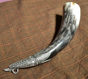 VIKING DRINKING HORN, NINIAN'S ISLE, SHETLANDS, 0.3 L - HORNS WITH TIN{% if kategorie.adresa_nazvy[0] != zbozi.kategorie.nazev %} - HORN PRODUCTS{% endif %}