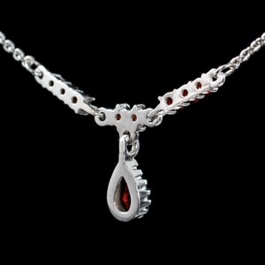 OSSIAN, GARNET, CZECH JEWEL, NECKLACE - GARNET JEWELRY - CZECH MADE{% if kategorie.adresa_nazvy[0] != zbozi.kategorie.nazev %} - SILVER JEWELLERY{% endif %}