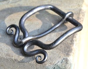 FORGED SPIRAL BELT BUCKLE - BELT ACCESSORIES{% if kategorie.adresa_nazvy[0] != zbozi.kategorie.nazev %} - LEATHER PRODUCTS{% endif %}