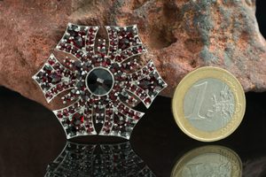 GOTHICA, GARNET, CZECH JEWEL, STERLING SILVER - BROOCHES AND BUCKLES{% if kategorie.adresa_nazvy[0] != zbozi.kategorie.nazev %} - SILVER JEWELLERY{% endif %}