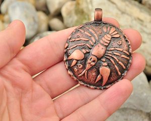 CANCER, ZODIAC, PENDANT - PENDENTIFS ZODIAQUAUX{% if kategorie.adresa_nazvy[0] != zbozi.kategorie.nazev %} - BIJOUTERIE{% endif %}