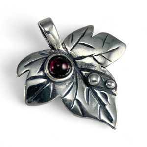 Blatt - Ivy, Anhänger Silber 925 Granat