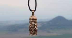 DOMOVOI, SLAVIC HOUSE SPIRIT - PROTECTOR WITH KOLOVRAT, BRONZE PENDANT - SLAWENAMULETTE{% if kategorie.adresa_nazvy[0] != zbozi.kategorie.nazev %} - SCHMUCKSTÜCKE{% endif %}