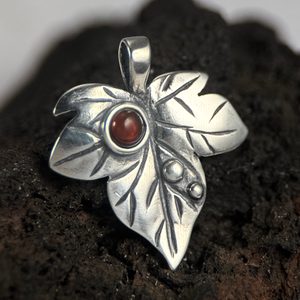 IVY LEAF silver pendant Hesonite
