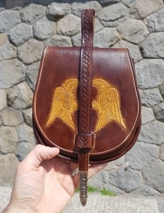 HUGINN AND MUNINN EARLY MEDIEVAL LEATHER BAG - BAGS, SPORRANS{% if kategorie.adresa_nazvy[0] != zbozi.kategorie.nazev %} - LEATHER PRODUCTS{% endif %}