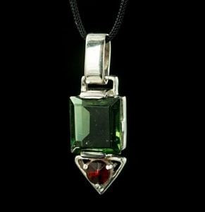 HYPERION, CZECH MOLDAVITE, GARNET, SILVER PENDANT - MOLDAVITES, CZECH{% if kategorie.adresa_nazvy[0] != zbozi.kategorie.nazev %} - SILVER JEWELLERY{% endif %}