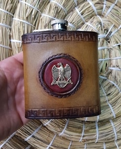 HIP FLASK S.P.Q.R. - BOTTLES, HIP FLASKS{% if kategorie.adresa_nazvy[0] != zbozi.kategorie.nazev %} - LEATHER PRODUCTS{% endif %}