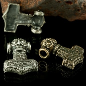 THOR'S HAMMER, ERIKSTORP, EAST GOTLAND, BRONZE REPLICA - BRONZE HISTORICAL JEWELS{% if kategorie.adresa_nazvy[0] != zbozi.kategorie.nazev %} - JEWELLERY - BRONZE, ZINC{% endif %}