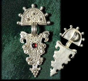 Tête d'aigle, fibule début moyen âge version pendentif - argent 925