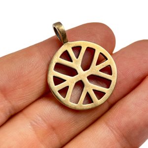 SONNENKREUZ und HEILIGER BAUM, Anhänger aus Bronze