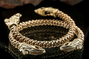 JELLING - VIKING DRACHEN, ARMBAND, BRONZE - GESCHMIEDETEN SCHMUCK, TORQUES, BRACELET{% if kategorie.adresa_nazvy[0] != zbozi.kategorie.nazev %} - SCHMUCKSTÜCKE{% endif %}