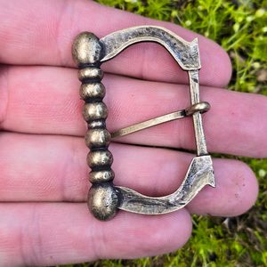 Boucle de ceinture médiévale, 1250 - 1350, zinc - laiton ancien
