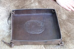 Plateau de lancer de dés en cuir avec bord