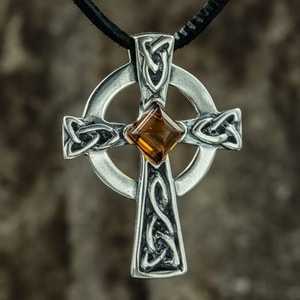 CELTIC CROSS, ANHÄNGER, SILBER, BERNSTEIN - BERNSTEIN, SCHMUCK{% if kategorie.adresa_nazvy[0] != zbozi.kategorie.nazev %} - SILBER SCHMUCKSTÜCKE{% endif %}