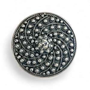 Pendentif de bouclier de protection, Birka, Suède