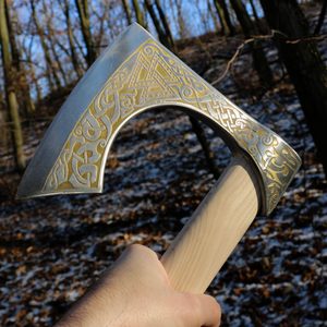 VALKNUT ETCHED VIKING AXE  - GOLD PLATED - AXES, POLEWEAPONS{% if kategorie.adresa_nazvy[0] != zbozi.kategorie.nazev %} - WEAPONS - SWORDS, AXES, KNIVES{% endif %}