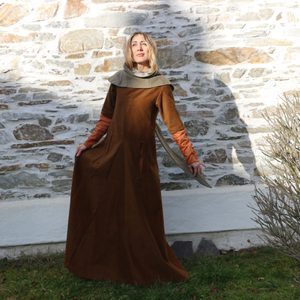 VÊTEMENTS MÉDIÉVAUX POUR FEMMES - bourgeoise - bourgeoise, 2e moitié du 14e siècle