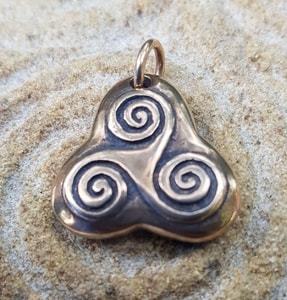 TRISKEL CELTIC PENDANT FROM BRONZE - PENDANTS, NECKLACES{% if kategorie.adresa_nazvy[0] != zbozi.kategorie.nazev %} - JEWELLERY - BRONZE, ZINC{% endif %}