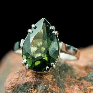 MONTANA - MOLDAVITE STERLING SILVER RING - MOLDAVITES, CZECH{% if kategorie.adresa_nazvy[0] != zbozi.kategorie.nazev %} - SILVER JEWELLERY{% endif %}