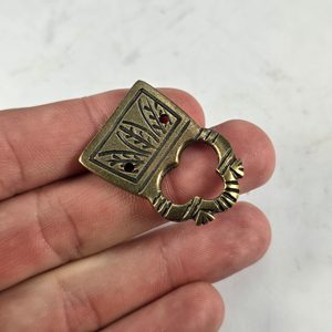 Medieval belt clip