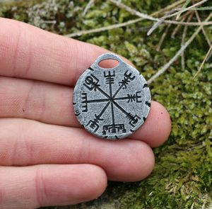 VEGVISIR, Icelandic Rrunes, pendant, zinc