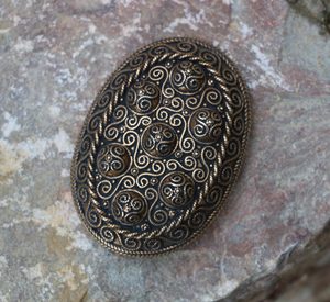 BROCHE DE TORTUE VIKING, HEDEBY, BRONZE- PAIRE - ACCESSOIRES DE COSTUME{% if kategorie.adresa_nazvy[0] != zbozi.kategorie.nazev %} - BIJOUTERIE{% endif %}