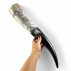 KRÄHE, Trinkhorn mit Wikingergravur