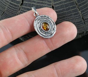 ZAIRA, AMBER PENDANT, STERLING SILVER - AMBER JEWELRY{% if kategorie.adresa_nazvy[0] != zbozi.kategorie.nazev %} - SILVER JEWELLERY{% endif %}