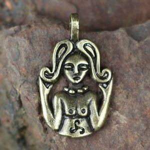 CELTIC GODDESS, ZINC PENDANT, ANTIQUE BRASS - ALL PENDANTS, OUR PRODUCTION{% if kategorie.adresa_nazvy[0] != zbozi.kategorie.nazev %} - JEWELLERY - BRONZE, ZINC{% endif %}