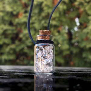 CRYSTAL, GLASS BOTTLE, LEATHER CORD - FANTASY JEWELS{% if kategorie.adresa_nazvy[0] != zbozi.kategorie.nazev %} - JEWELLERY - BRONZE, ZINC{% endif %}