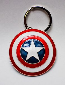 MARVEL COMICS METAL KEYCHAIN CAPTAIN AMERICA SHIELD - MARVEL{% if kategorie.adresa_nazvy[0] != zbozi.kategorie.nazev %} - LIZENZIERTE PRODUKTE - FILME, SPIELE{% endif %}