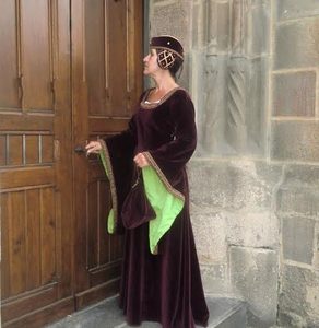 MEDIEVAL DRESS FOR WOMEN, WINE COLOUR - KLEIDUNG FÜR DAMEN{% if kategorie.adresa_nazvy[0] != zbozi.kategorie.nazev %} - SCHUHE, KLEIDUNG{% endif %}