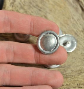 TIN BUTTON, 17TH CENTURY, THIRTY YEARS WAR, 20 MM - ACCESSORIES FOR COSTUMES{% if kategorie.adresa_nazvy[0] != zbozi.kategorie.nazev %} - SHOES, COSTUMES{% endif %}