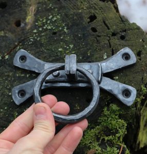 FORGED RING PULL/DOOR KNOCKER - FORGED IRON HOME ACCESSORIES{% if kategorie.adresa_nazvy[0] != zbozi.kategorie.nazev %} - SMITHY WORKS, COINS{% endif %}