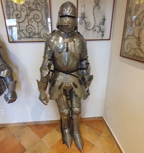 MEDIEVAL SUIT OF ARMOR, aluminium, costume rental