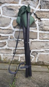 LEATHER FOLDING TRIPOD, CHAIR - FOR FISHERMEN - BUSHCRAFT{% if kategorie.adresa_nazvy[0] != zbozi.kategorie.nazev %} - BUSHCRAFT, LIVING HISTORY, CRAFTS{% endif %}