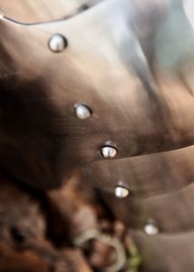 Jambière de la fin du Moyen Âge, acier de 1,2 mm