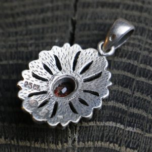 ASTRA STERLING SILVER PENDANT, GARNET - PENDANTS WITH GEMSTONES, SILVER{% if kategorie.adresa_nazvy[0] != zbozi.kategorie.nazev %} - SILVER JEWELLERY{% endif %}