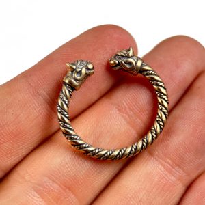 Cat, ring, bronze